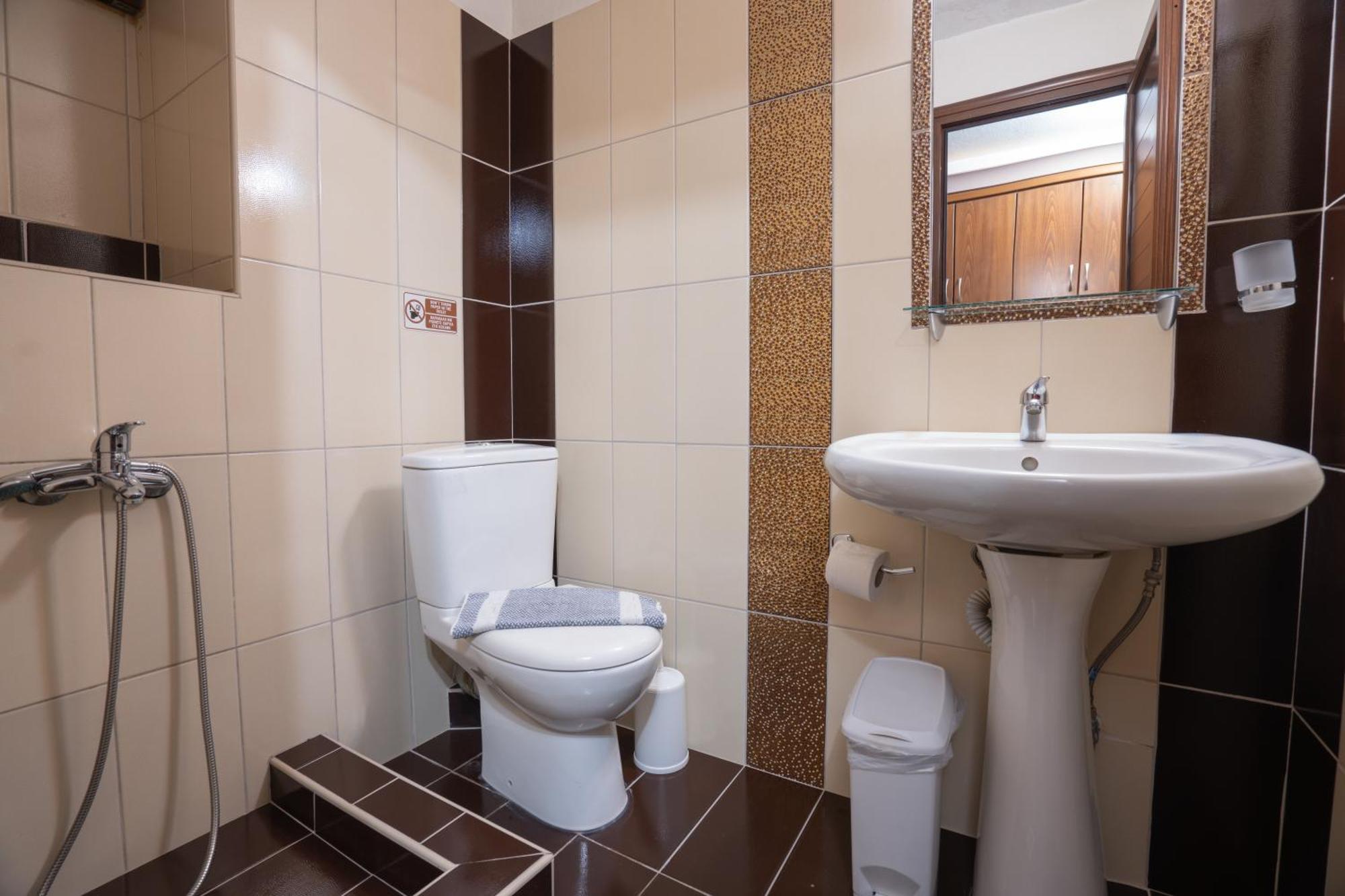 Kallinikos Guesthouse Káto Loutrákion Kültér fotó