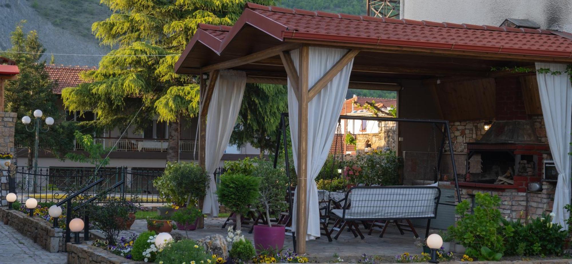 Kallinikos Guesthouse Káto Loutrákion Kültér fotó