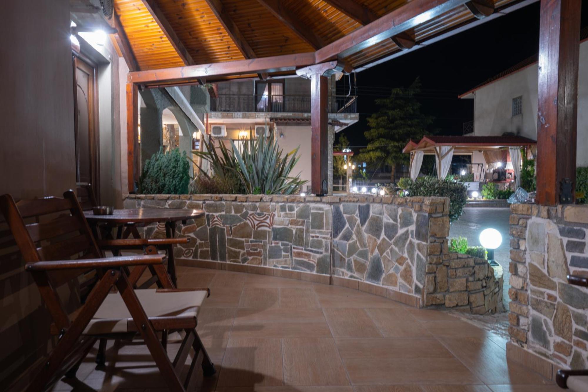 Kallinikos Guesthouse Káto Loutrákion Kültér fotó