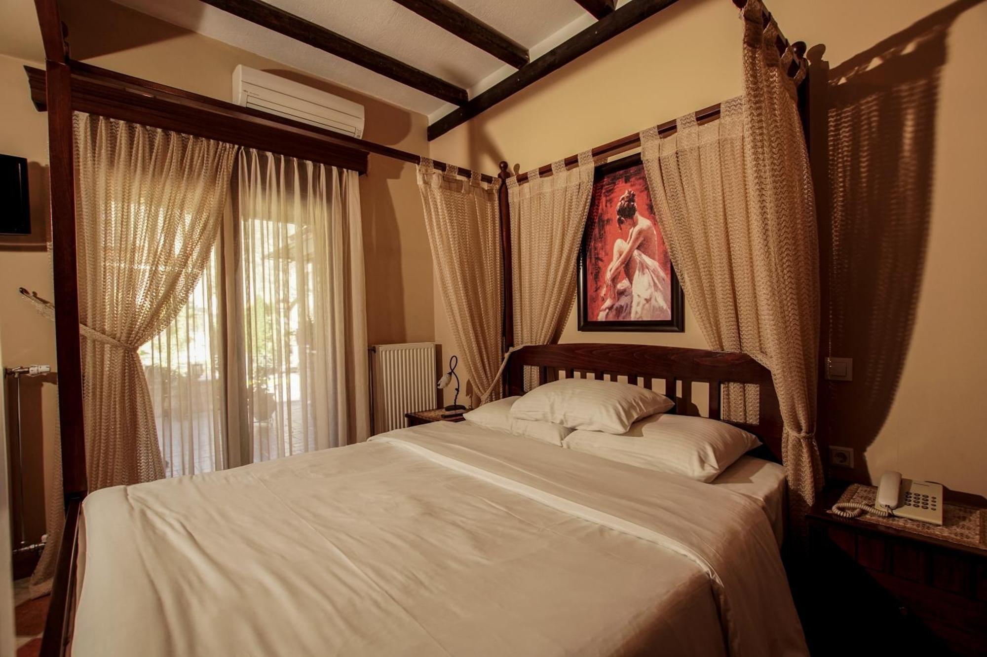 Kallinikos Guesthouse Káto Loutrákion Kültér fotó