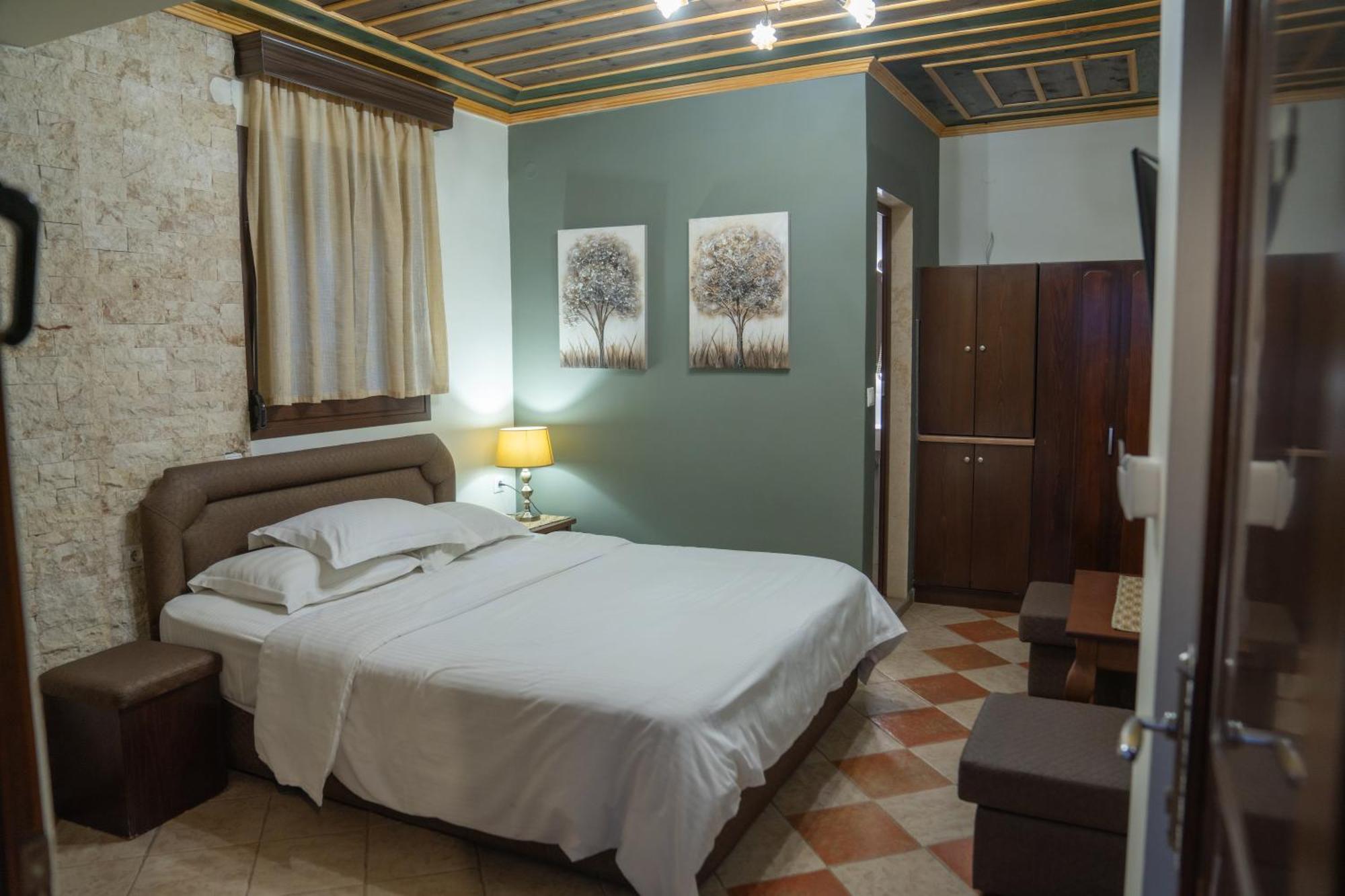 Kallinikos Guesthouse Káto Loutrákion Kültér fotó