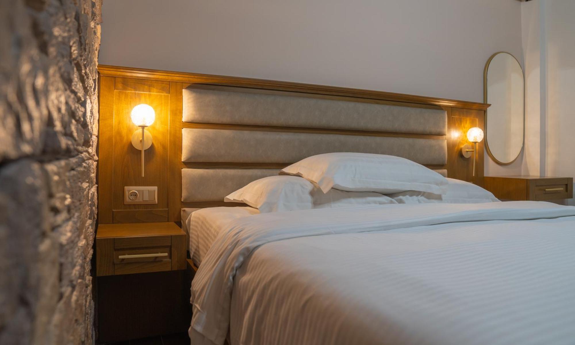 Kallinikos Guesthouse Káto Loutrákion Kültér fotó