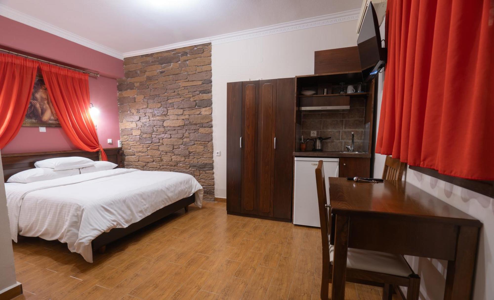 Kallinikos Guesthouse Káto Loutrákion Kültér fotó