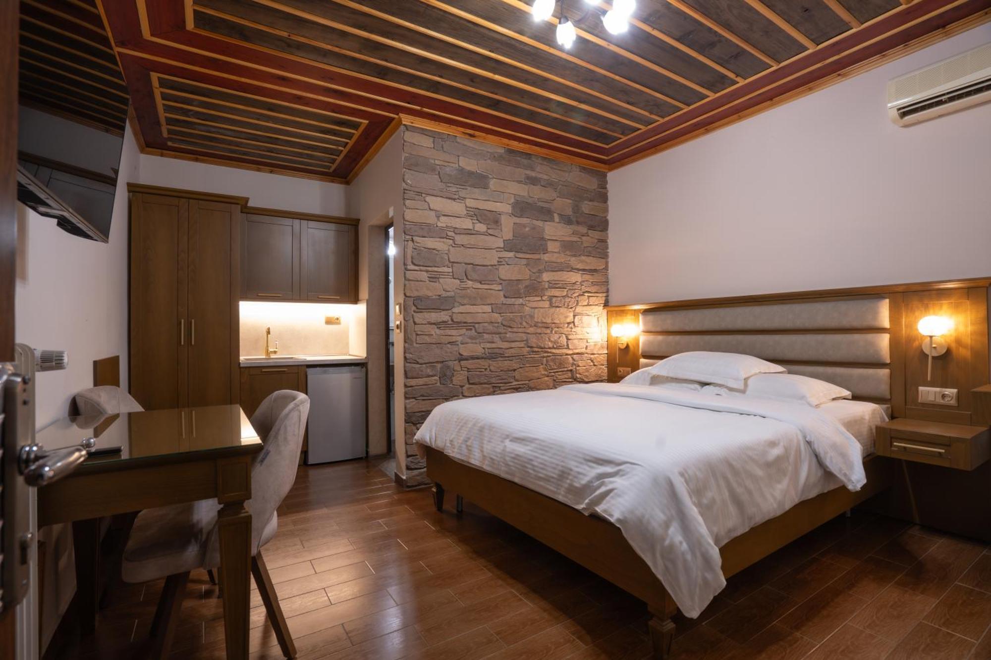 Kallinikos Guesthouse Káto Loutrákion Kültér fotó