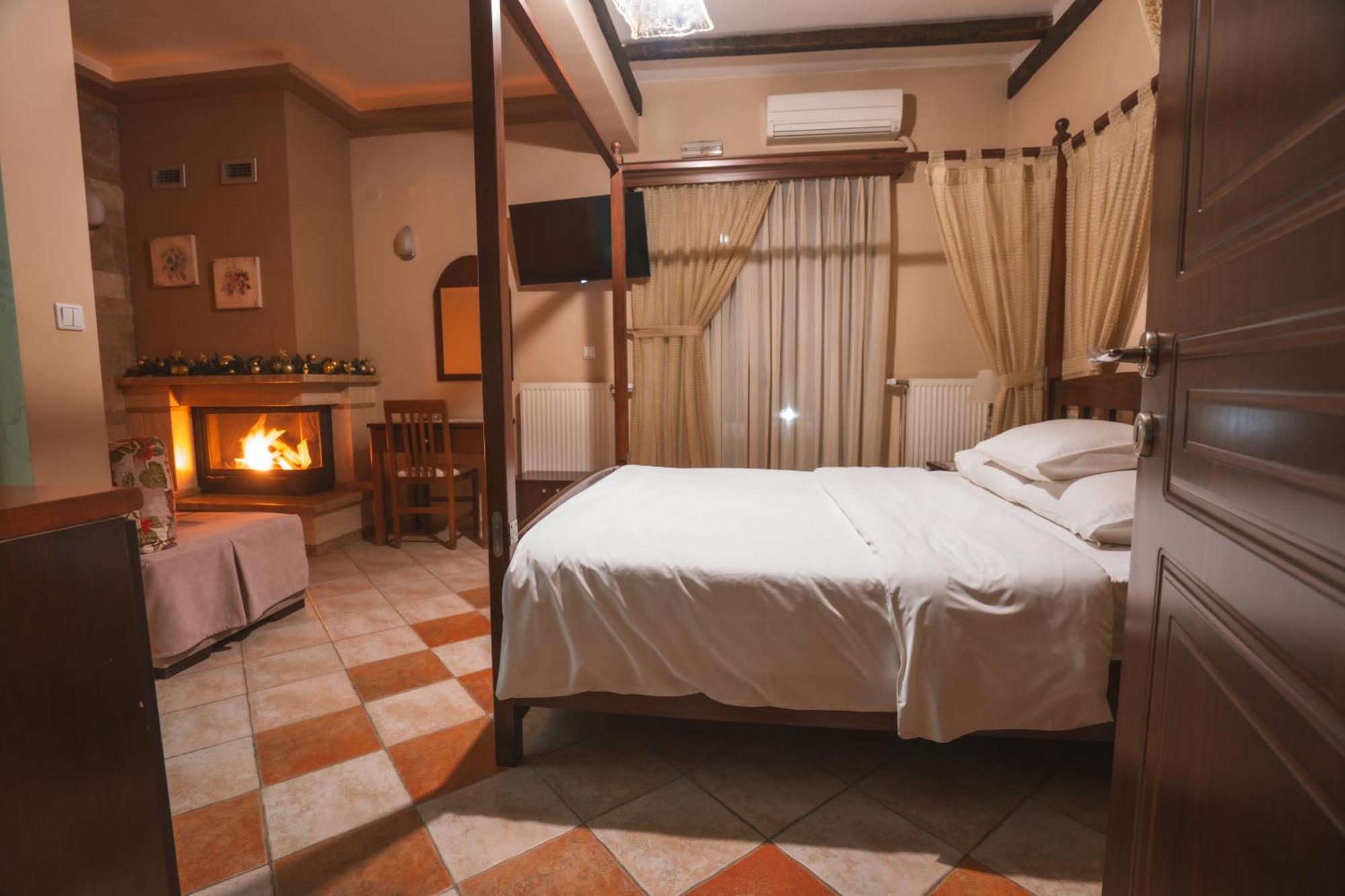 Kallinikos Guesthouse Káto Loutrákion Kültér fotó