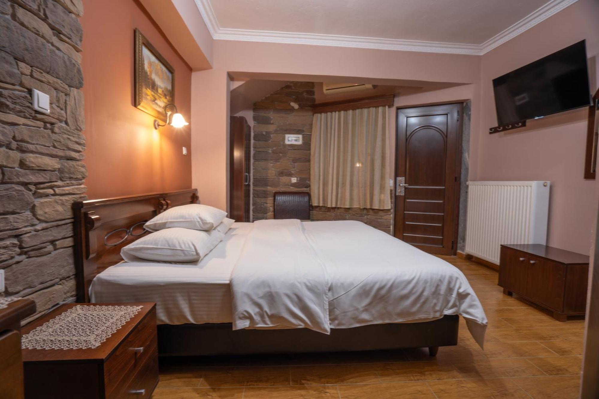 Kallinikos Guesthouse Káto Loutrákion Kültér fotó